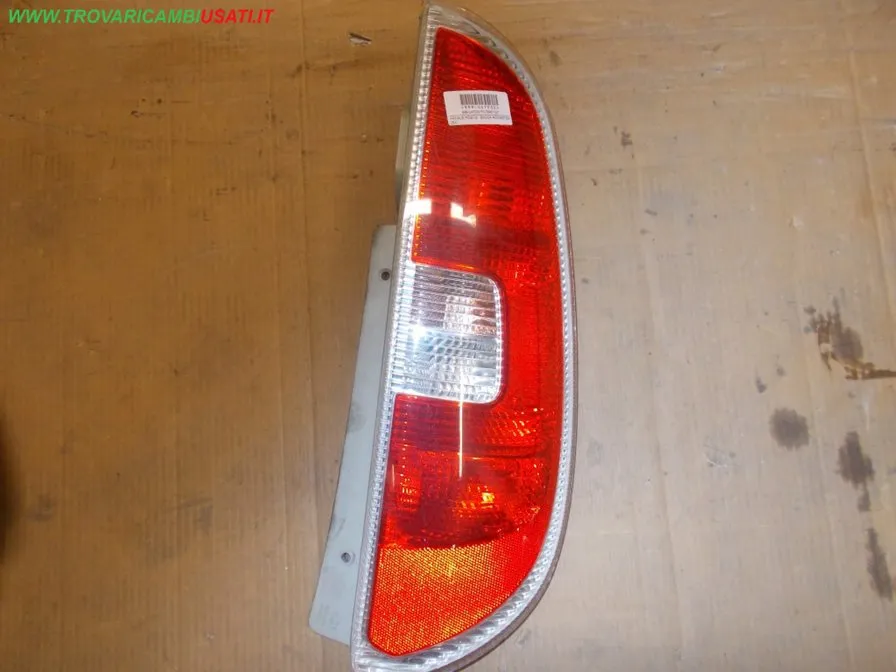 FANALE POST.D. SKODA ROOMSTER (5J)
