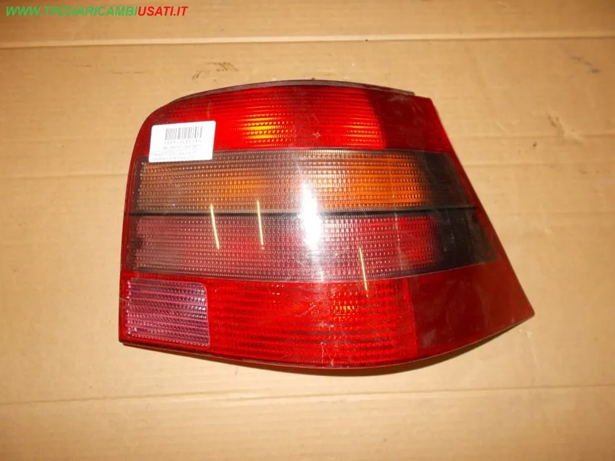 FANALE POST.D.(versione con indicatore di direzione brunito) VOLKSWAGEN GOLF (1J/1E)