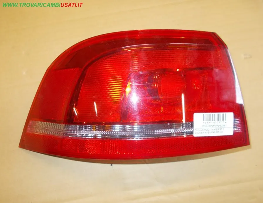 FANALE POST. PARTE EST. S. VOLKSWAGEN PASSAT (36)