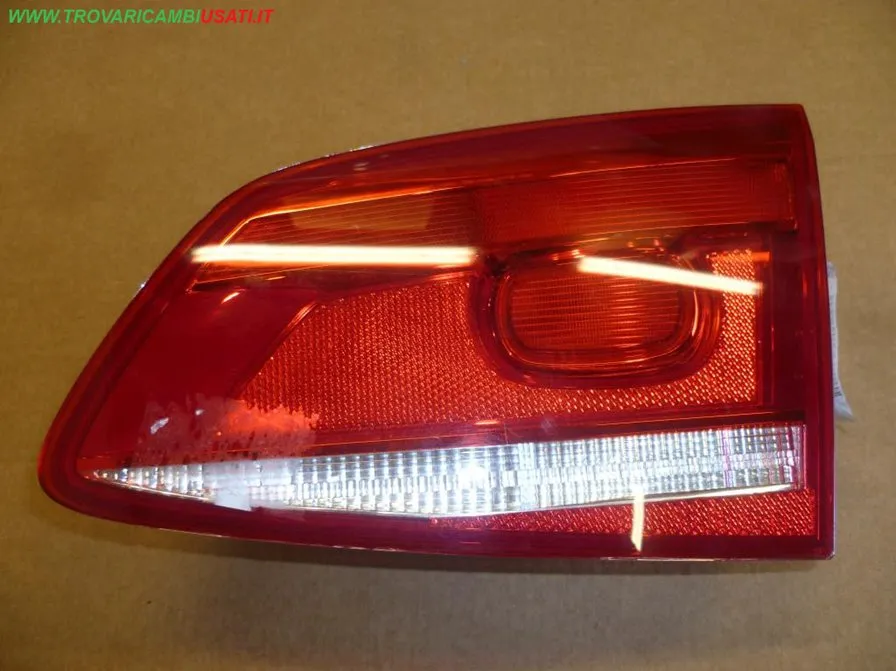 FANALE POST. PARTE INT. D. VOLKSWAGEN PASSAT (36)