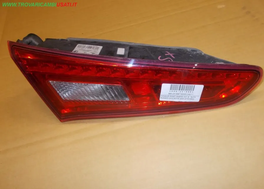 FANALE POST. PARTE INT. S. ALFA ROMEO GIULIETTA (940-X7/5Y/6Q)