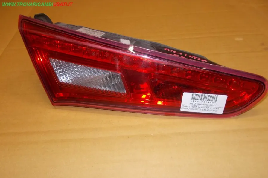 FANALE POST. PARTE INT. S. ALFA ROMEO GIULIETTA (940-X7/5Y/6Q)