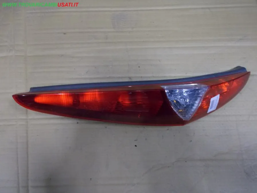 FANALE POST.S.CON LAMPADINE FIAT PUNTO (188-2U)