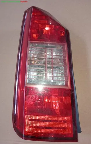 FANALE POST.S.CON LAMPADINE (fino al 09/2005) ROSSO CON RIGHE ROSSE FIAT IDEA (350-2S/4D)