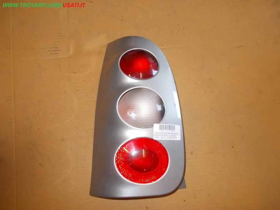 FANALE POST.S.(fino al 02/2002) ROSSO / BIANCO / ROSSO SMART CITY COUPE' / FORTWO (C450)