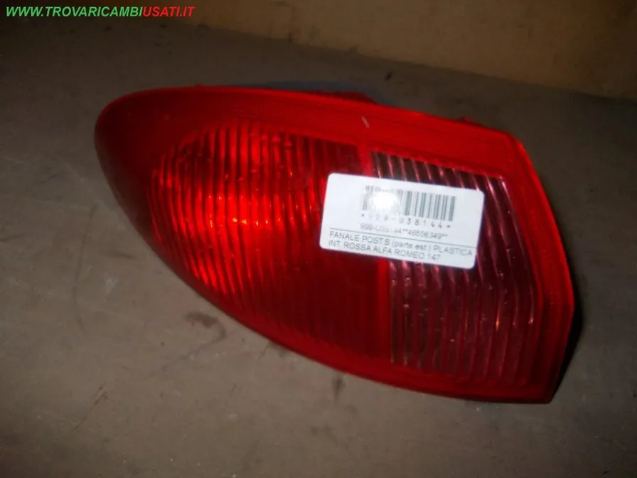 FANALE POST.S.(parte est.) PLASTICA INT. ROSSA ALFA ROMEO 147 (937-W8)