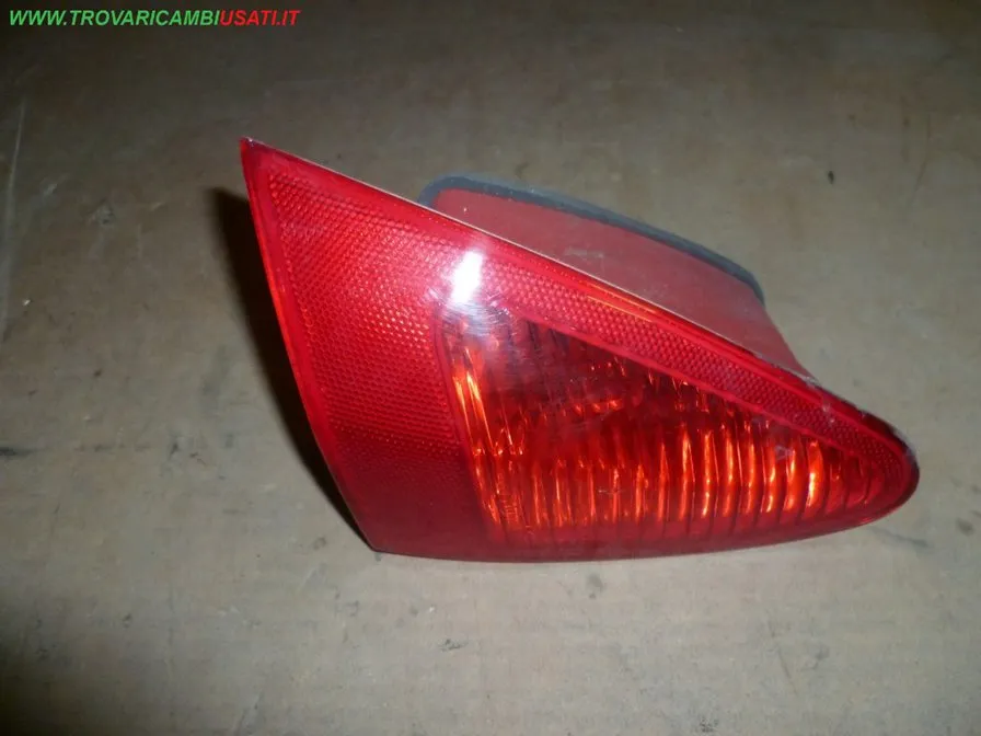 FANALE POST.S.(parte int.) PLASTICA ROSSA ALFA ROMEO 147 (937-W8)