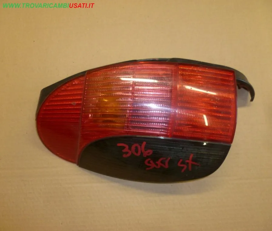 FANALE POST.S. PEUGEOT 306 3p / 5p / 4p / SW
