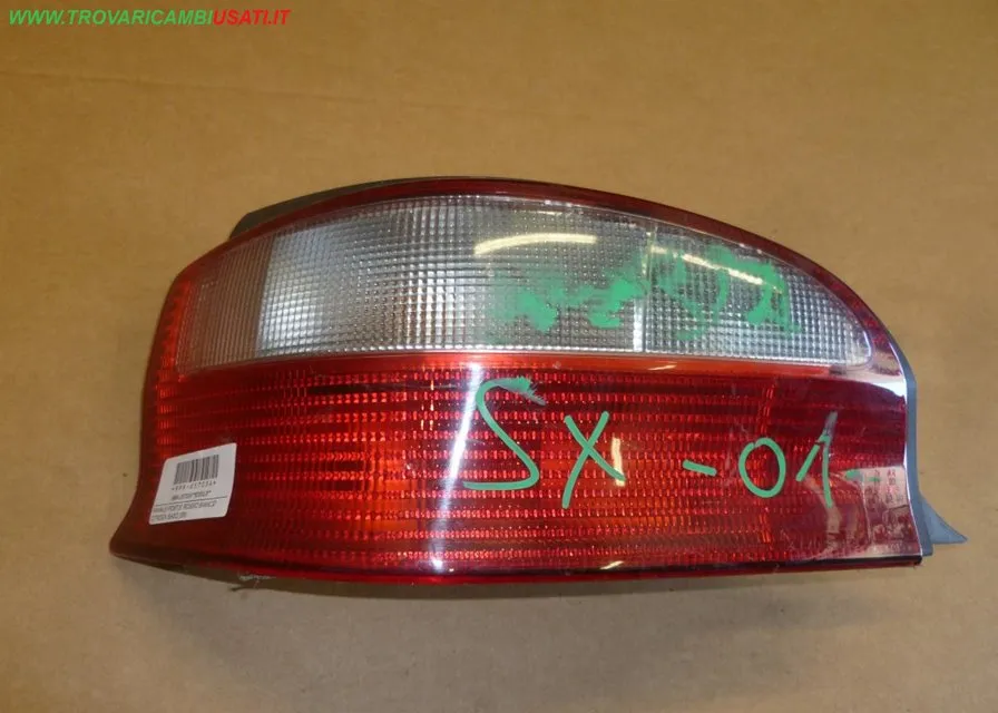 FANALE POST.S. ROSSO BIANCO CITROEN SAXO (S8)