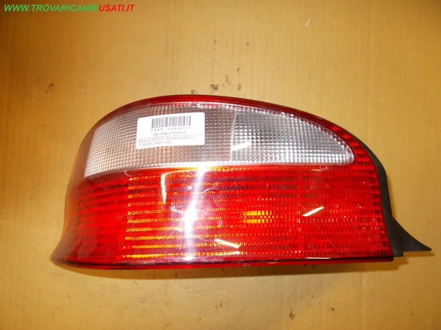 FANALE POST.S. ROSSO BIANCO CITROEN SAXO (S8)