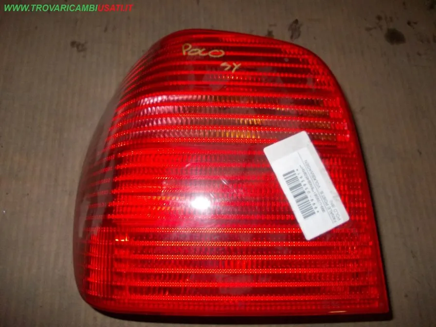 FANALE POST.S. VOLKSWAGEN POLO (6N) VOLKSWAGEN - POLO RESTYLING 1999 > 2001 CODICE/I: VG0204154 999-U39361 OE 6N0945111E OE 6N0945095H