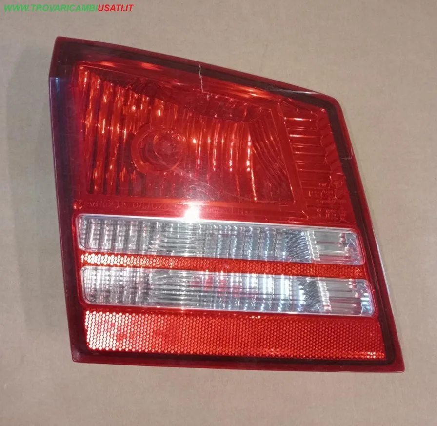 FANALE POST. PARTE INT. S. JOURNEY FIAT FREEMONT (24) DODGE - JOURNEY - 2009 > CODICE/I: OE K04806369AF 999-U51615 OE K04806369AB OE K04806369AC OE K04806369AD OE K04806369AE