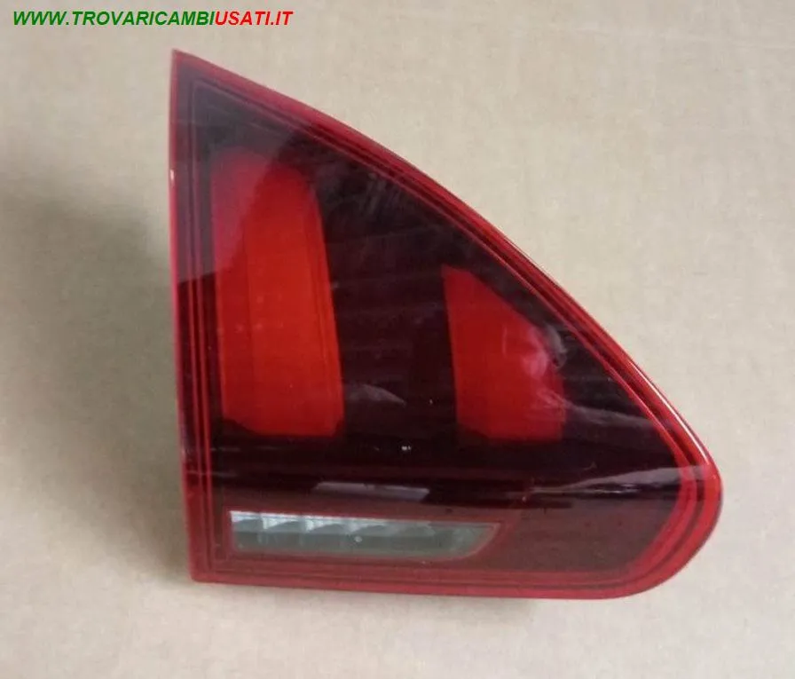 FANALE POSTERIORE SINISTRO INTERNO A LED - VERS. 2016 >