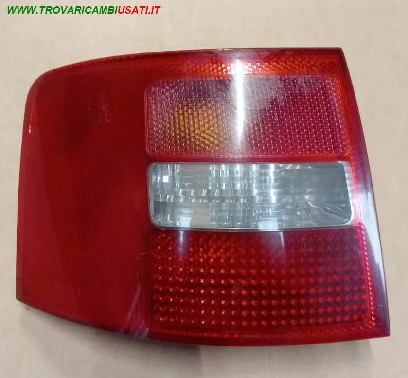 FANALE POSTERIORE SX SENZA PORTALAMPADA MOD. STATION WAGON
FRECCIA CHIARA - EX U47712