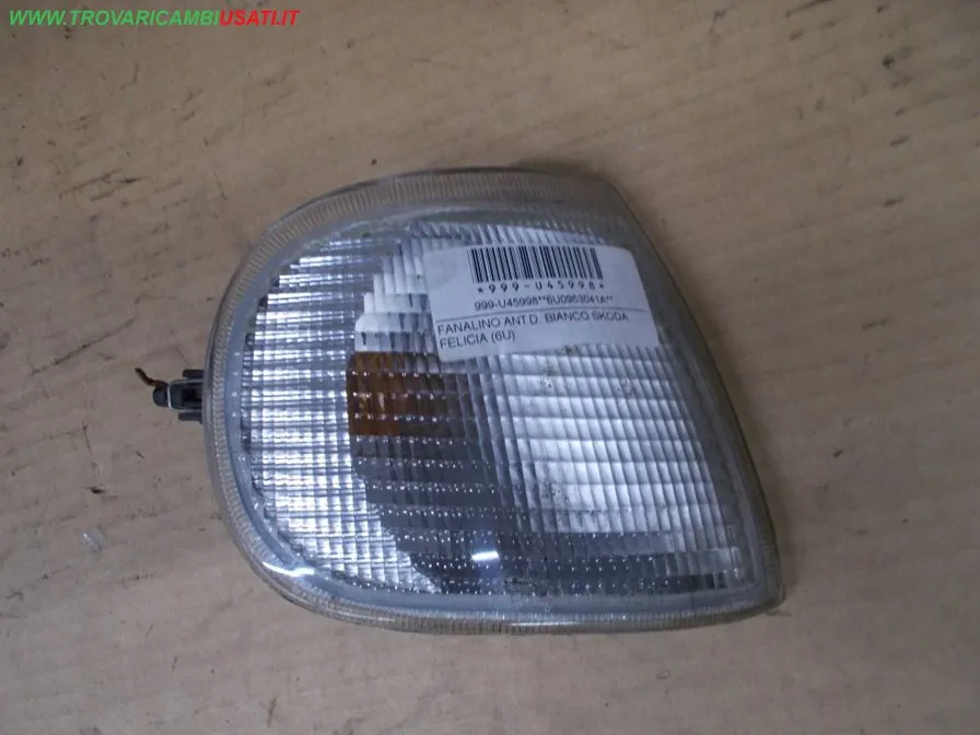 FANALINO ANT.D. BIANCO SKODA FELICIA (6U)