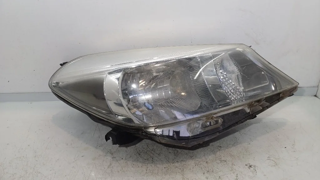 FARO ANTERIORE DESTRO TOYOTA Yaris Serie 811300D450 1NRFE (11>13)