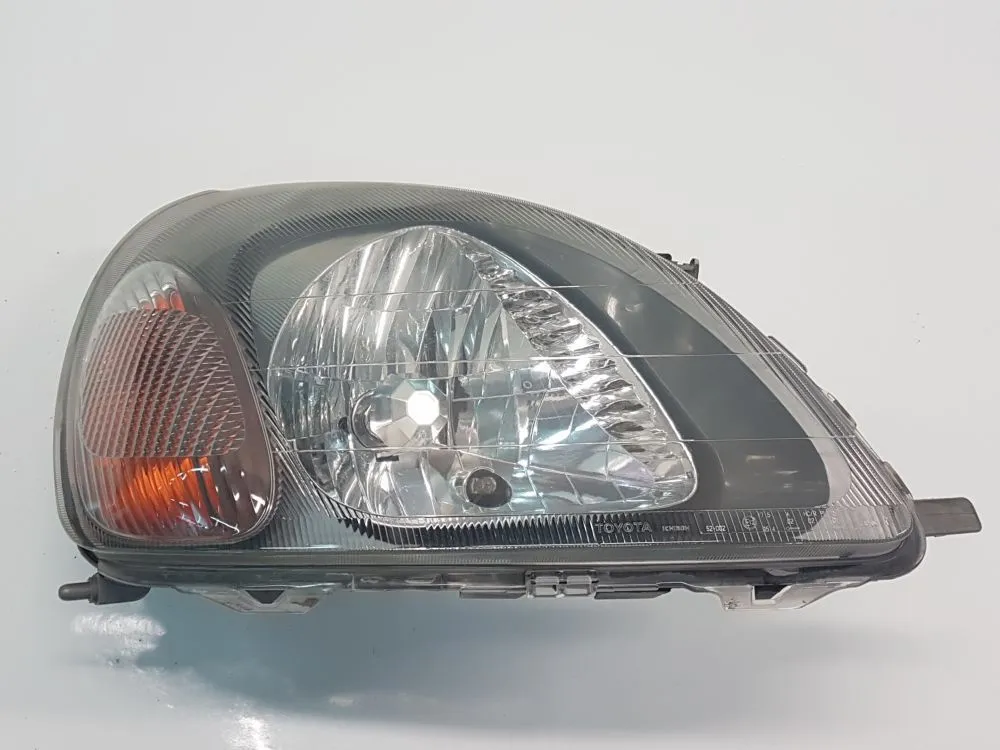 FARO ANTERIORE DESTRO con codice 8111052031 da TOYOTA Yaris Serie (99>03)