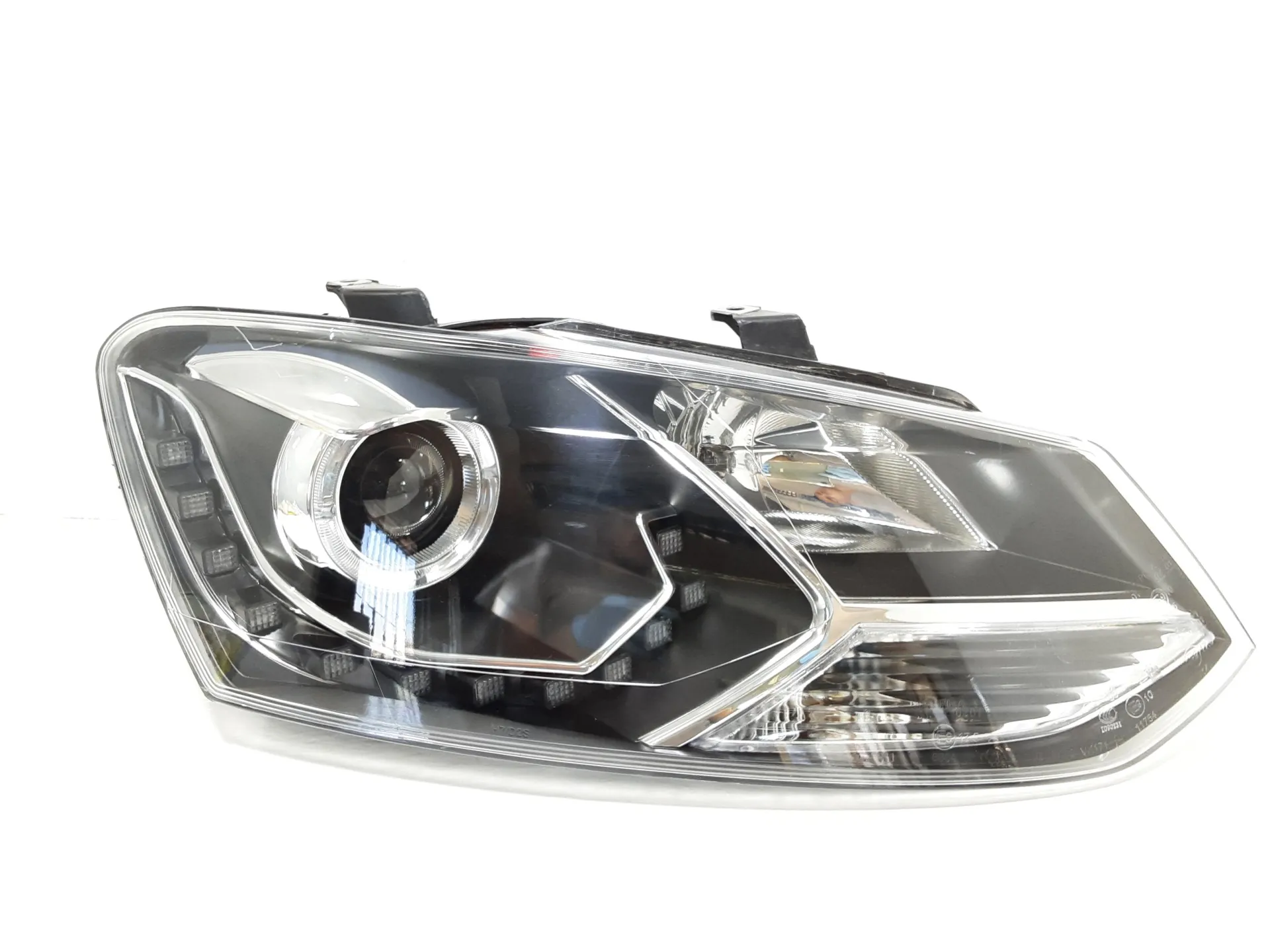 FARO ANTERIORE DESTRO VOLKSWAGEN Polo 5° Serie con codice motore CUS/CUSA, CYZBA, CYZB (09>17)