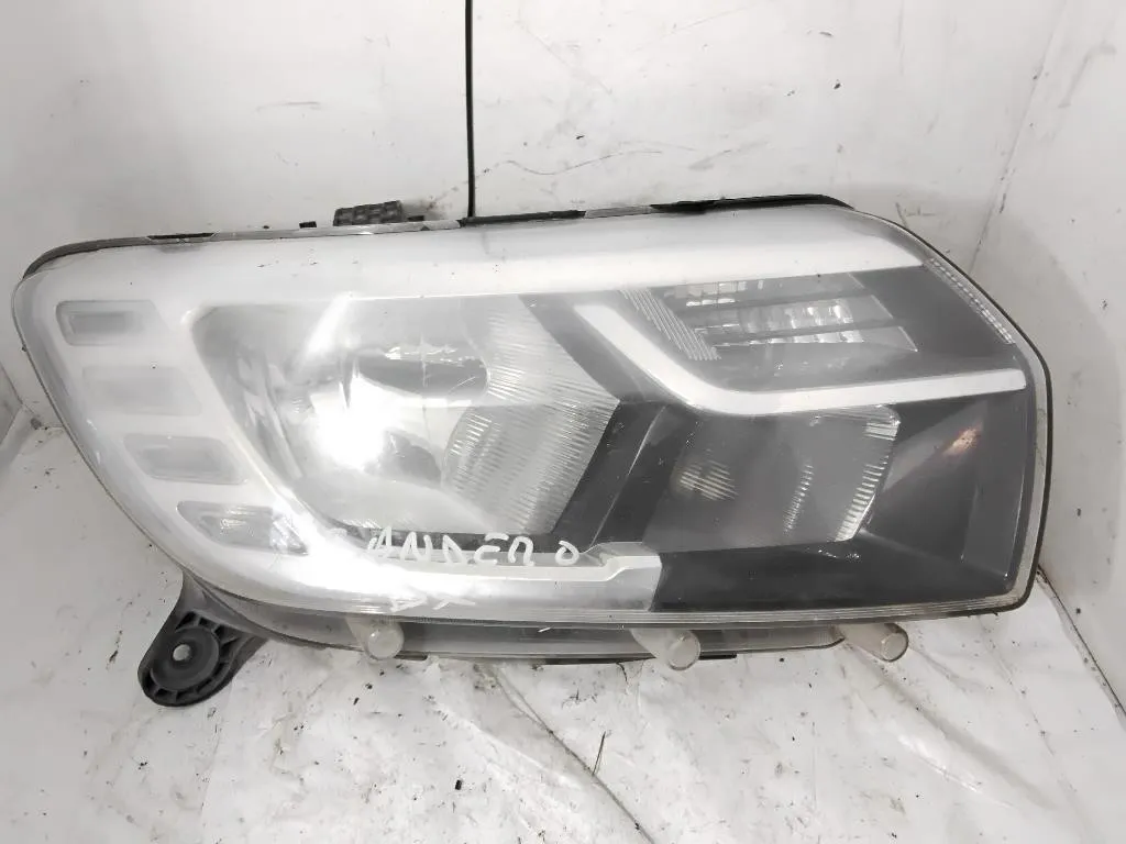 FARO ANTERIORE DX ALLO XENO con codice 260103529R da DACIA Sandero Serie STEPWAY (12>)