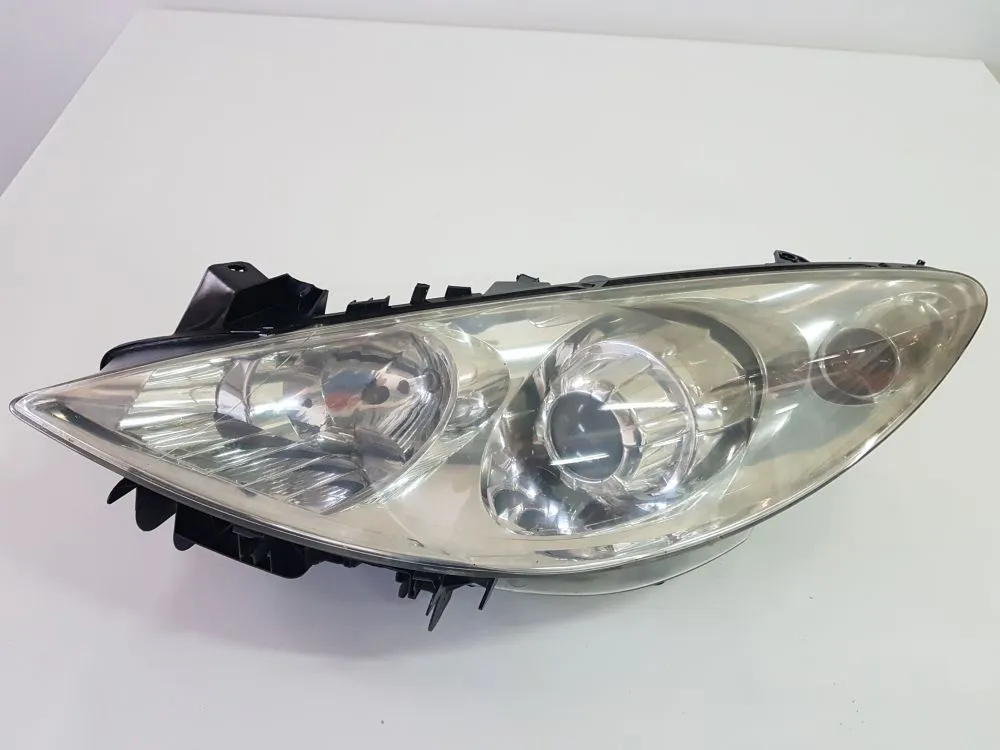 FARO ANTERIORE SINISTRO con codice 9681834880 da GUIDA PEUGEOT 307 Berlina 2° Serie 1600 Diesel 80 (2006)