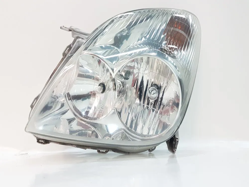 FARO ANTERIORE SINISTRO con codice 8117013260 da GUIDA TOYOTA Corolla Verso 1° Serie 2000 Diesel 66 (2003)