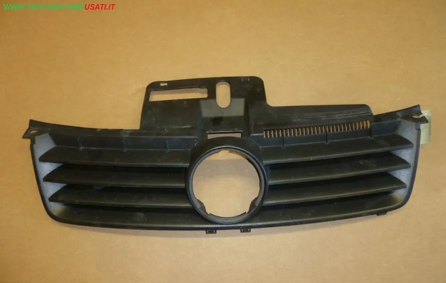 GRIGLIA COMPL. NERA (NO STEMMA) VOLKSWAGEN POLO (9N)