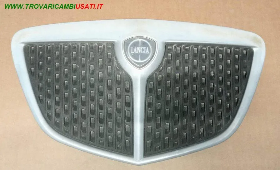 GRIGLIA ANT CENTRALE SATINATA (Smarr. - Brt ) da Verniciare LANCIA - YPSILON - 2003 > 2011 CODICE/I: OE 735433539 999-U1292766 OE 735463329