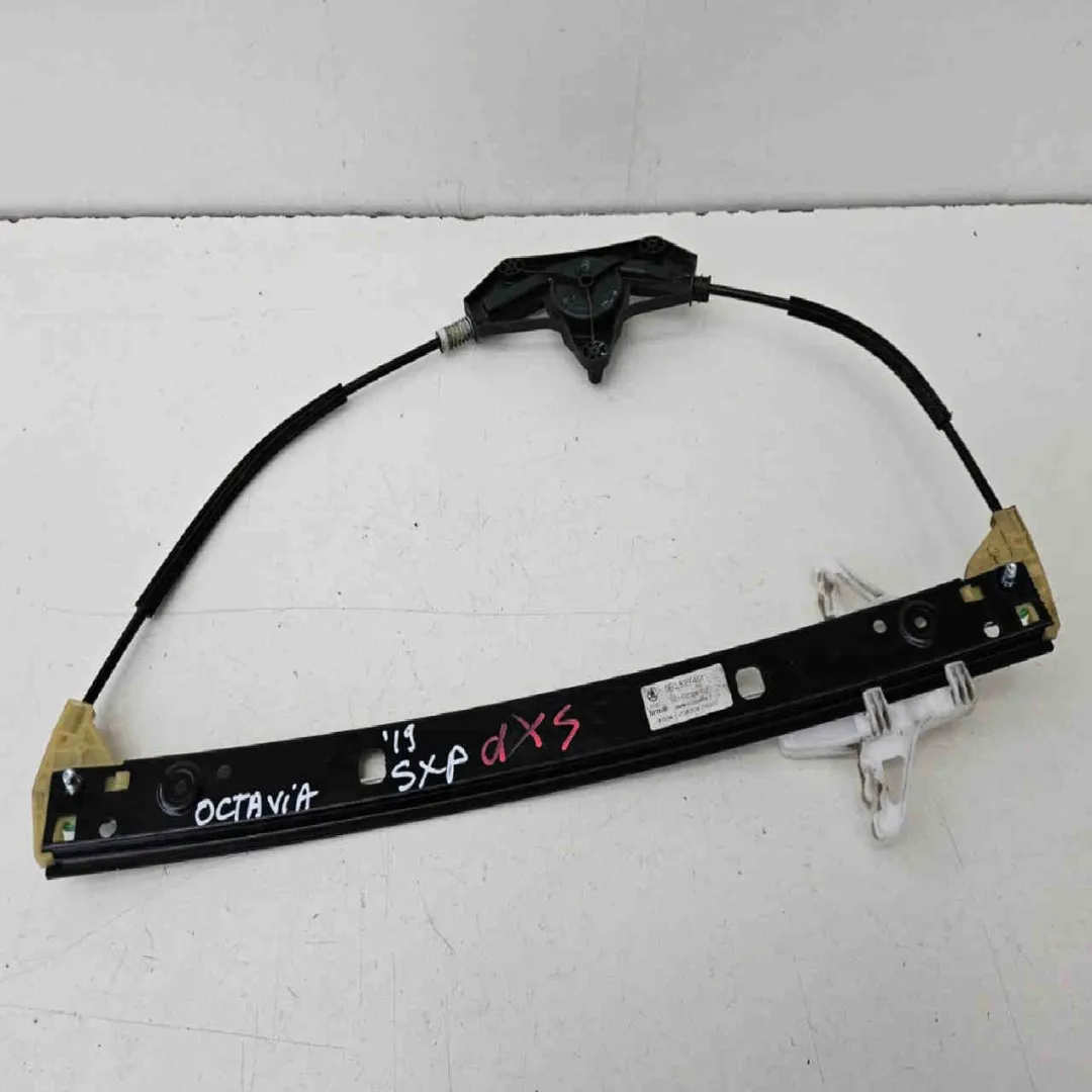Meccanismo alzavetro Post. SX SKODA Octavia S.Wagon 5° Serie (5E5) (16>) del 2016 CODICE RICAMBIO : 5E0839461