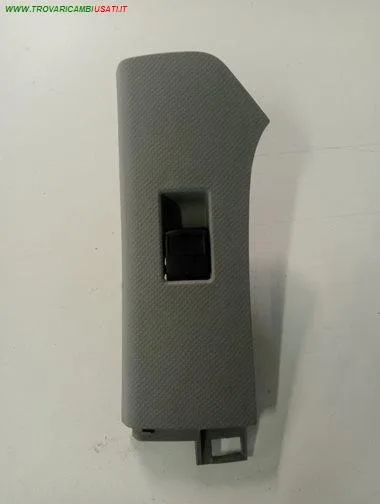 INTERRUTTORE ALZ. PORTA ANT. DX TOYOTA - YARIS - 2006 > 2009 CODICE/I: OE 848100D030 848100D030 999-U1560645