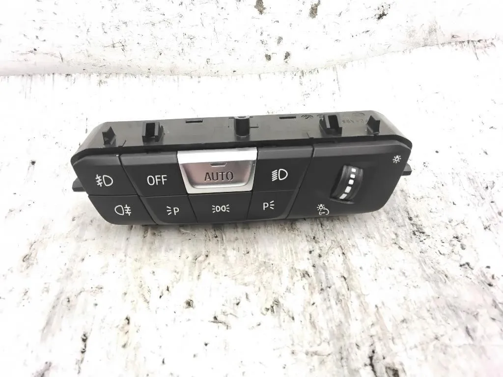 INTERRUTTORE COMANDO LUCI con codice 6131-9461147-01 da BMW Serie 1 F40 (19>)