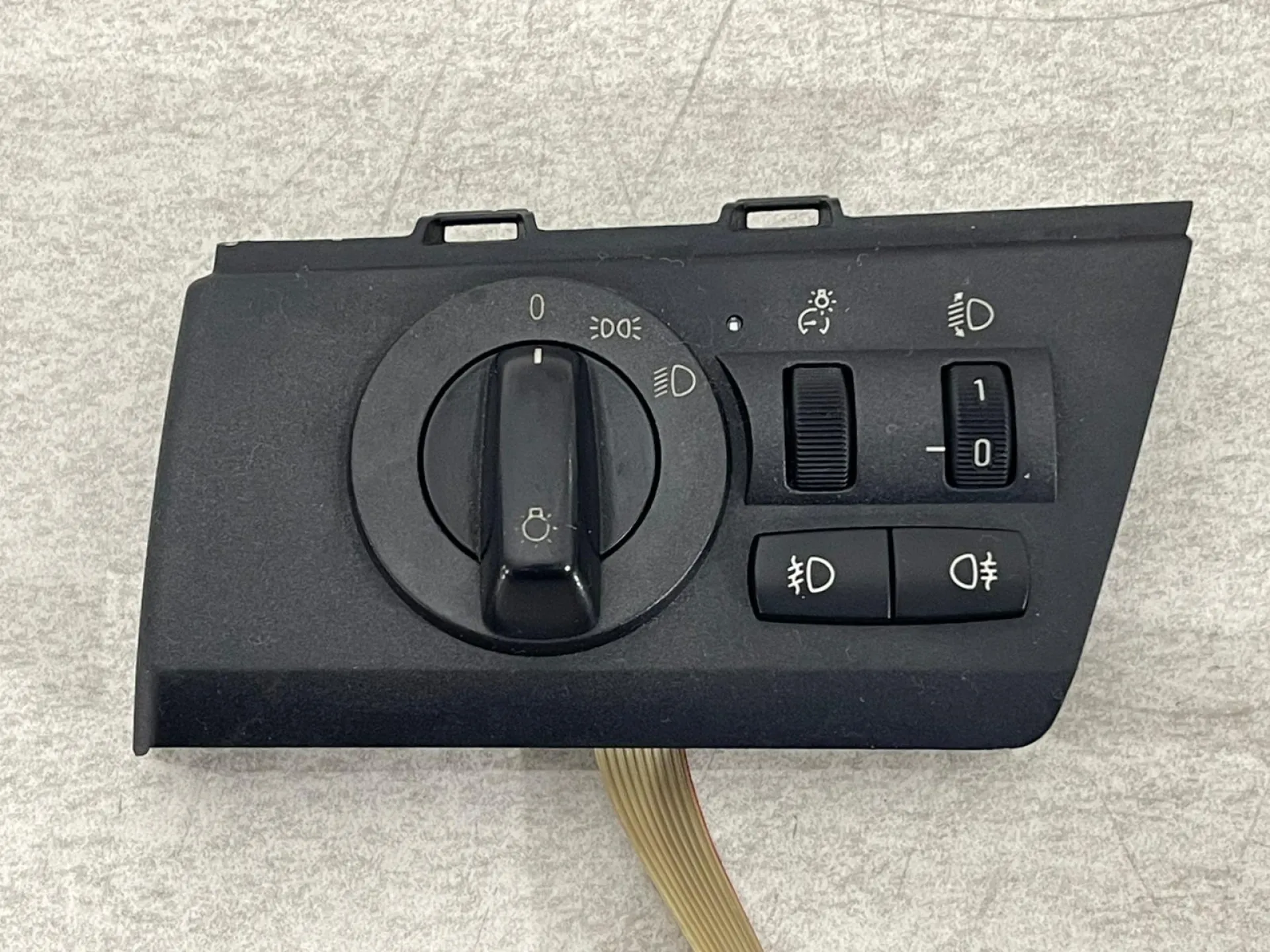 INTERRUTTORE COMANDO LUCI con codice 6990154 da BMW X3 1° Serie (04>10)