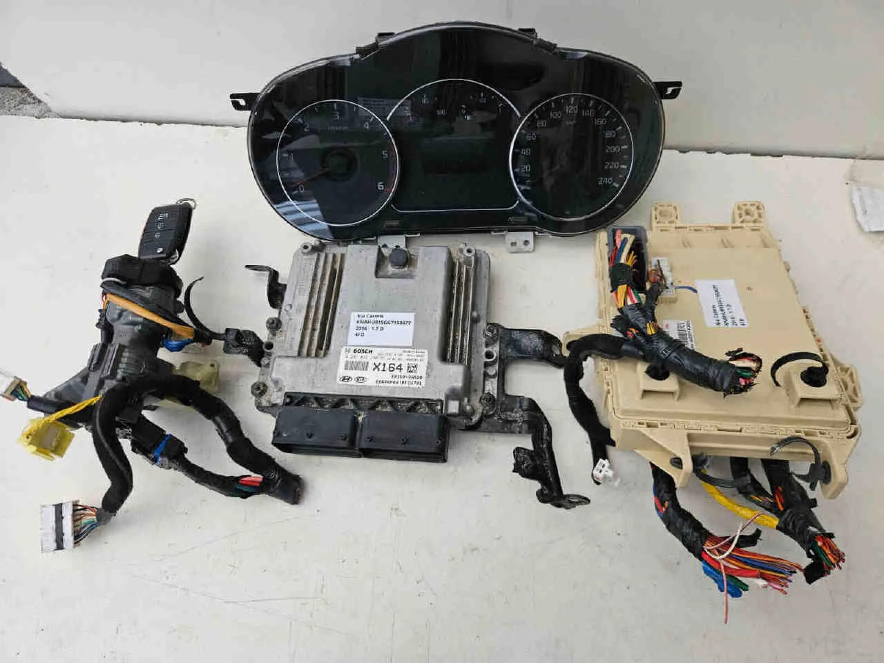 Kit Centralina Motore KIA Carens Serie (13>18) del 2013 - 2018  CODICE RICAMBIO : edc17c57