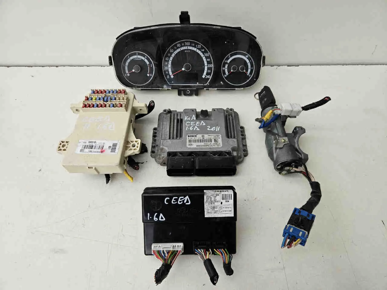 Kit Centralina Motore KIA Cee'd 1° Serie del 2006 - 2012  CODICE RICAMBIO : 0281017218