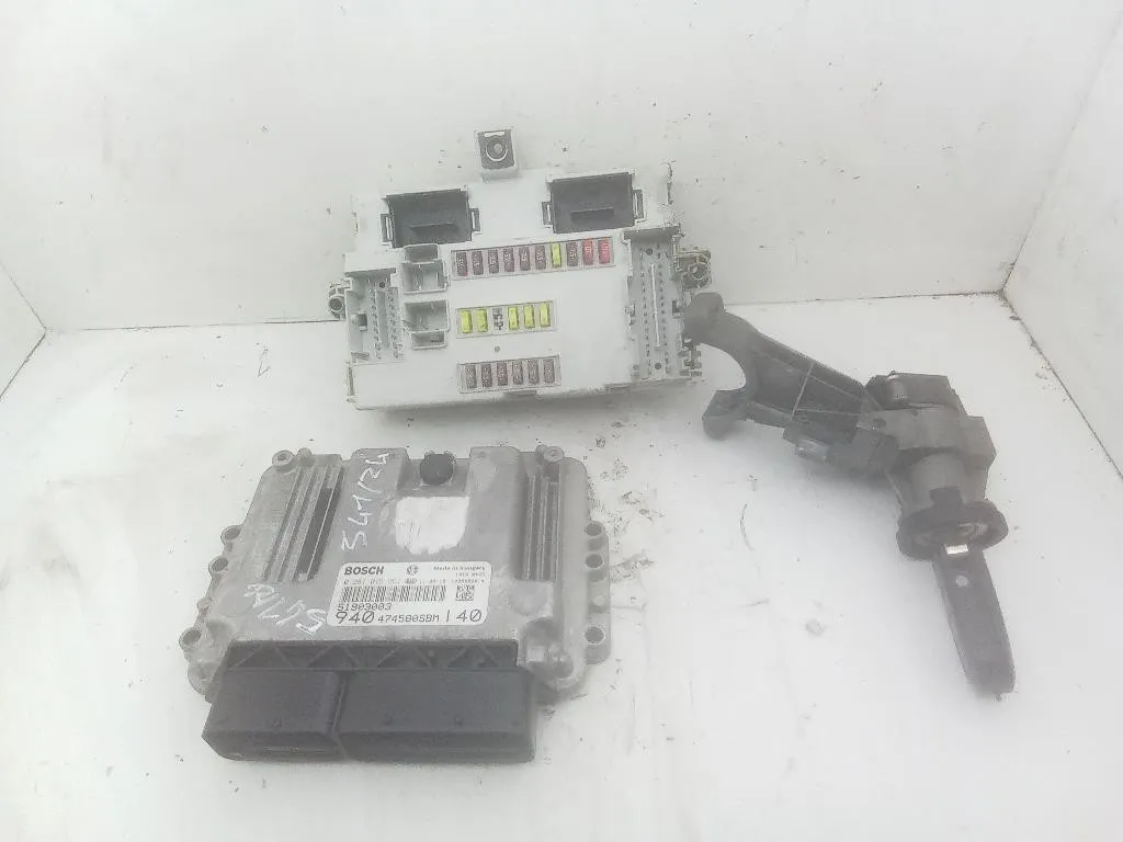 KIT CENTRALINA MOTORE con codice 0281015951 51903003 50520758 da ALFA ROMEO Giulietta Serie (940_) 940A5000 Diesel 1956 (13>)