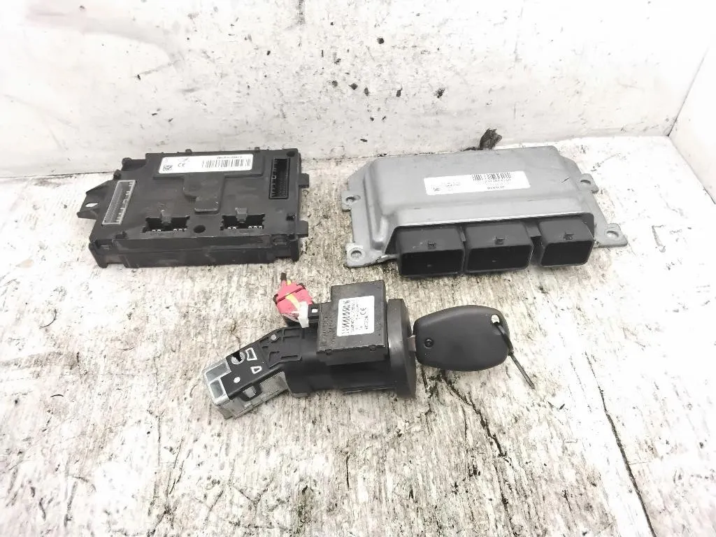 KIT CENTRALINA MOTORE con codice 237107314R A2C99722200 284B17162R da DACIA Sandero Serie II D4FF7 benzina 1149 (12>20)