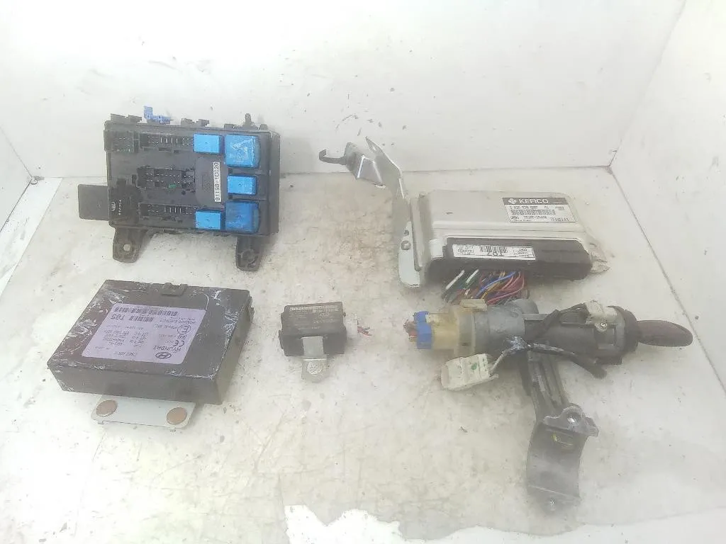 KIT CENTRALINA MOTORE con codice 39106-26450 95400-1C302 91198-1C020 da HYUNDAI Getz 2° Serie G4EE benzina 1399 (05>08)