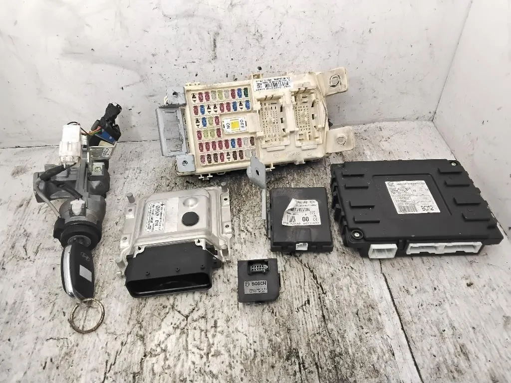 KIT CENTRALINA MOTORE con codice 39101-04500 95400-B9010 91952-B9360 da HYUNDAI i10 1° Serie G3LA benzina 998 (07>11)