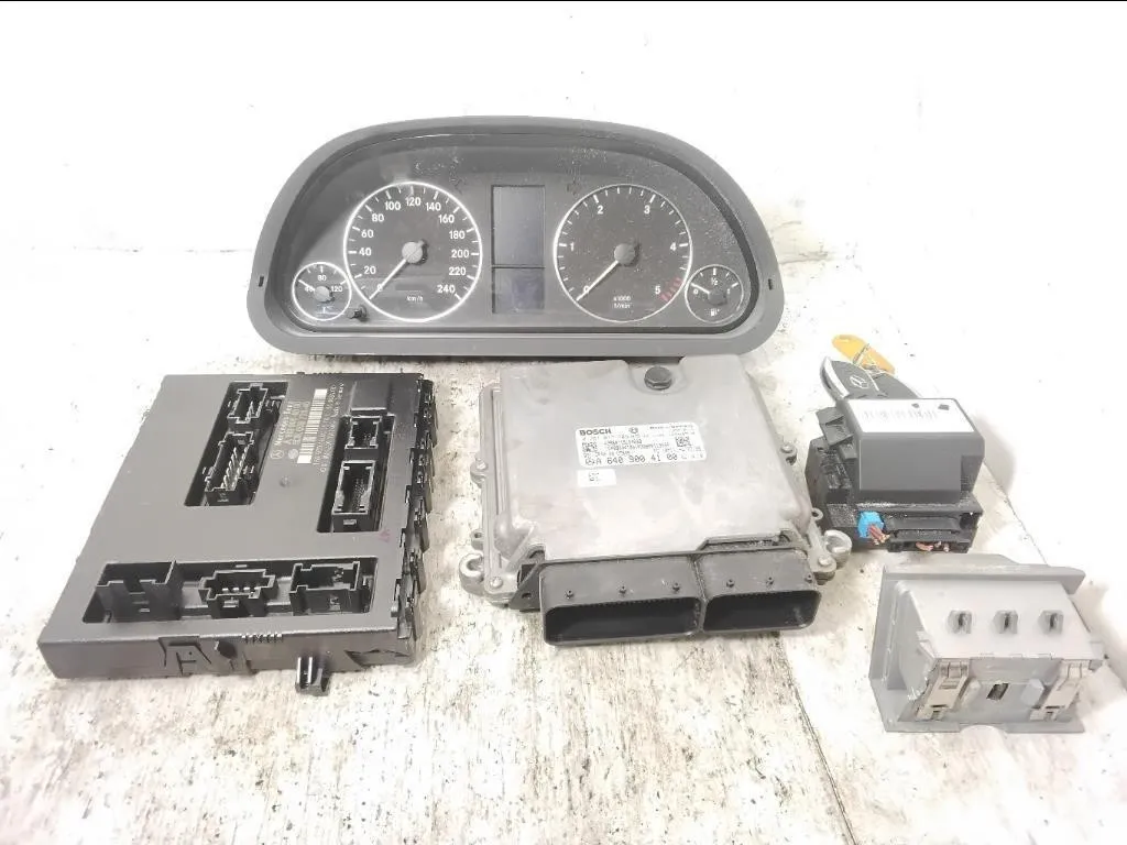 KIT CENTRALINA MOTORE con codice 0281017709 A6409004100 A1699004800 da MERCEDES Classe A W169 4° Serie 640940 diesel 1991 (08>)