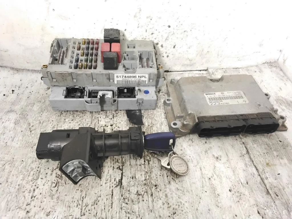 KIT CENTRALINA MOTORE con codice 0281011557 55193786 51744896 da FIAT Doblo Cargo 223A7000 diesel 1910 (05>09)