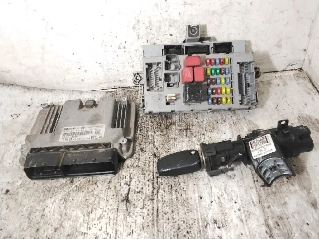 KIT CENTRALINA MOTORE con codice 0281011556 55201425 51754986 da LANCIA Musa 1° Serie 188B2000 diesel 1910 (04>07)