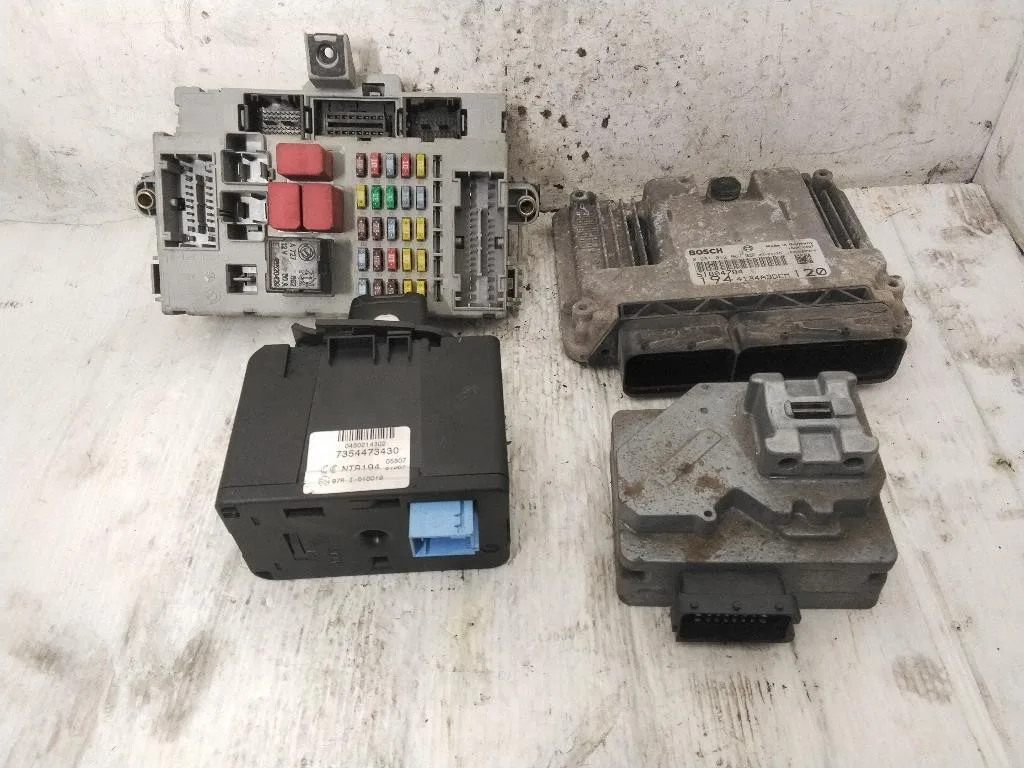 KIT CENTRALINA MOTORE con codice 0281012961 51804784 da FIAT Croma 2° Serie 939A1000 diesel 1910 (05>07)
