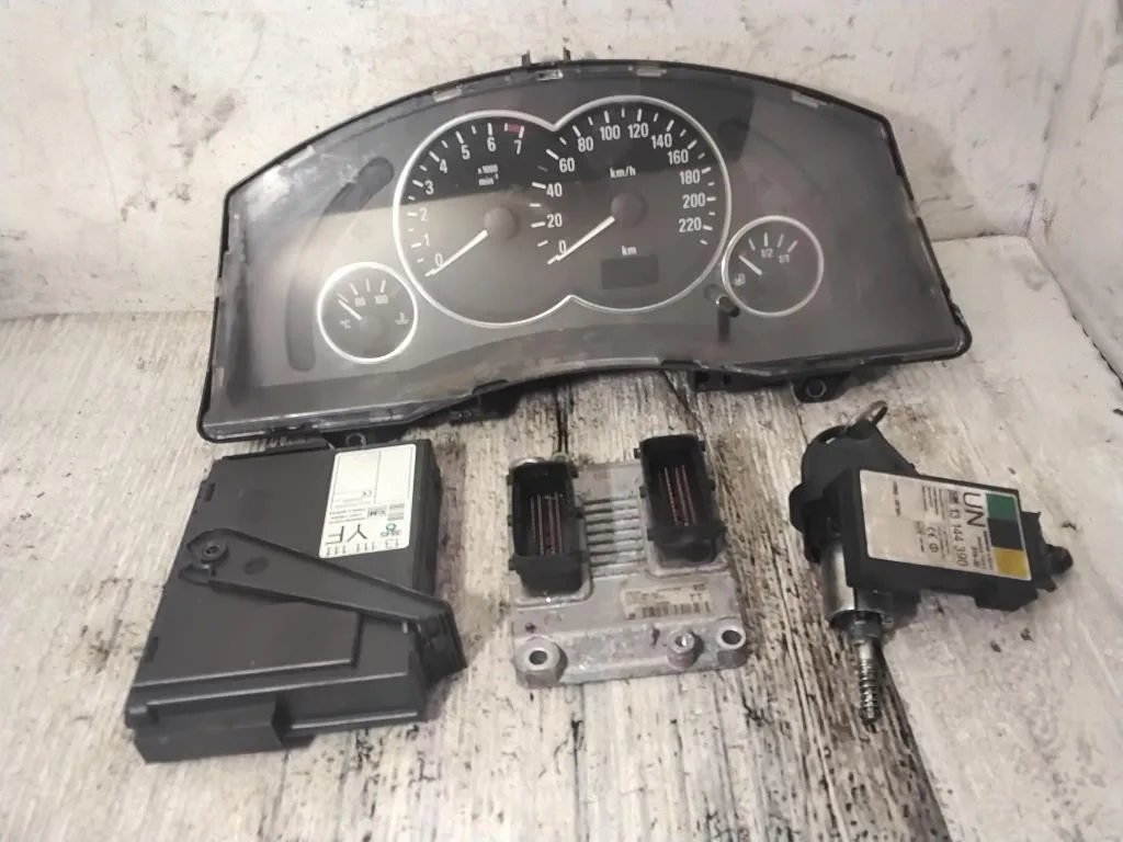 KIT CENTRALINA MOTORE con codice 0261208255 55353613 13173382XU da OPEL Meriva 1° Serie Z14XEP benzina 1364 (03>06)