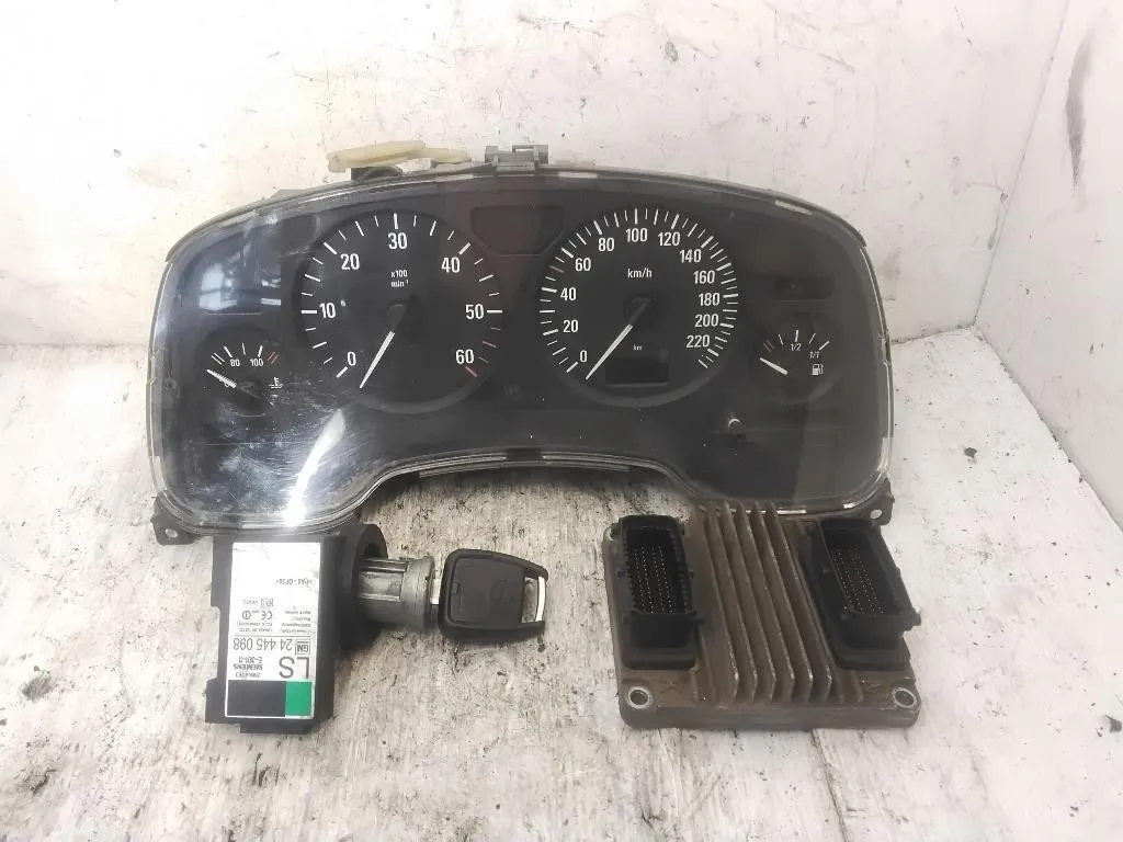 KIT CENTRALINA MOTORE con codice 12212819 8973065750 da OPEL Astra G Berlina Y17DT diesel 1686 (98>04)