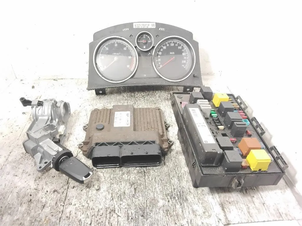 KIT CENTRALINA MOTORE con codice MJD602.A6 55202542 13206748 da OPEL Astra H Berlina Z13DTH diesel 1248 (04>07)