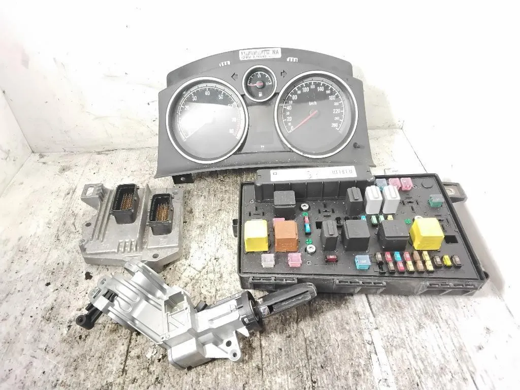 KIT CENTRALINA MOTORE con codice 12230740 13206751 13216658 da OPEL Astra H Berlina Z16XEP benzina 1598 (04>07)