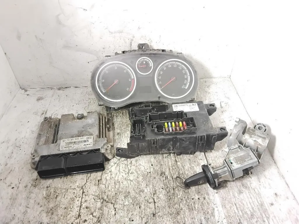 KIT CENTRALINA MOTORE con codice 0281017961 55580831 13350672 da OPEL Corsa D 5P 1° Serie A13DTR diesel 1248 (06>)
