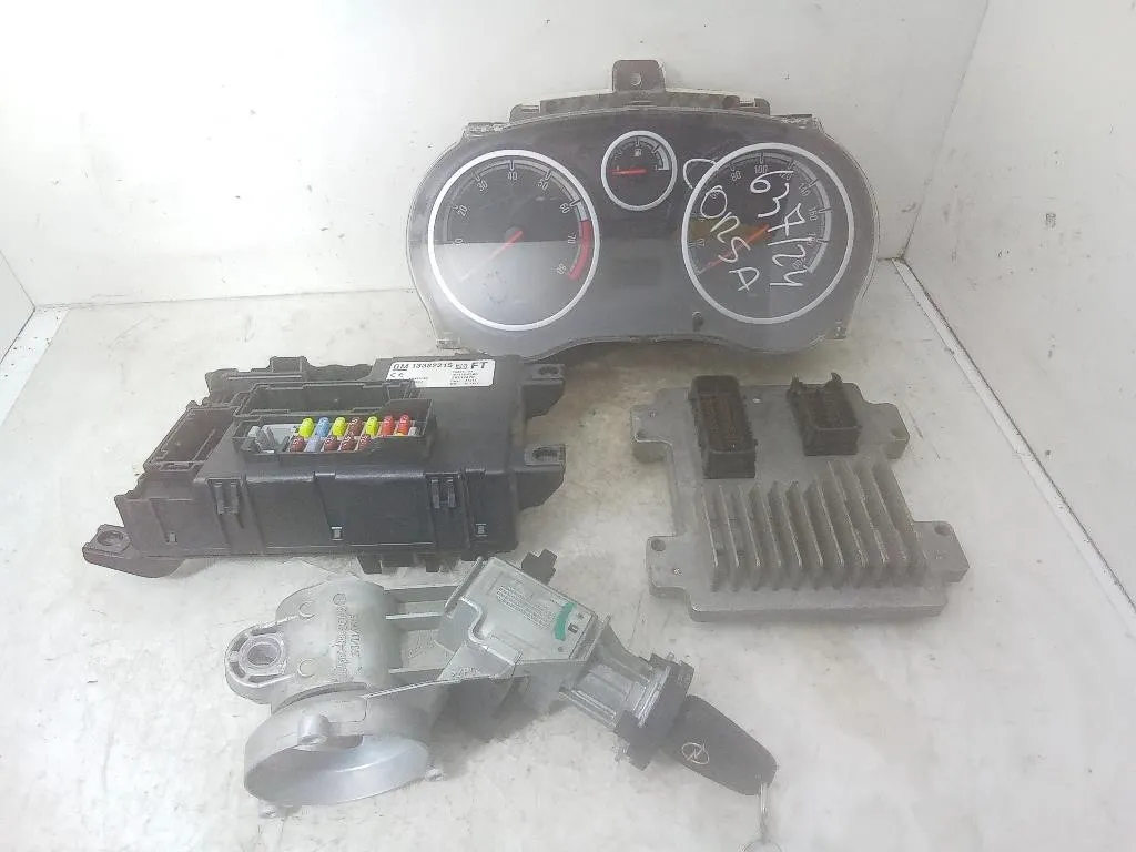 KIT CENTRALINA MOTORE con codice 55583740 16882215 da OPEL Corsa D 5P 2° Serie A12XER benzina 1229 (11>)