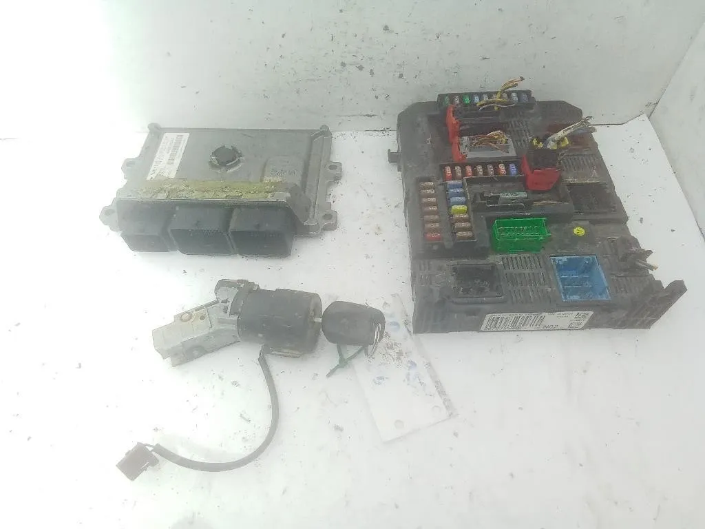 KIT CENTRALINA MOTORE con codice 9805353080 9678355880 da PEUGEOT 208 Serie EB2 benzina 1199 (12>19)