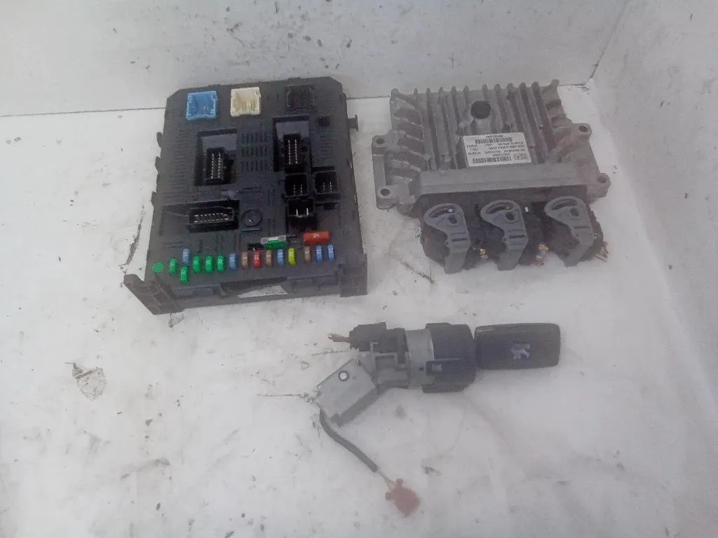 KIT CENTRALINA MOTORE con codice 9664873680 9663548180 da PEUGEOT 307 Cabrio 2° Serie RHR diesel 1997 (05>)