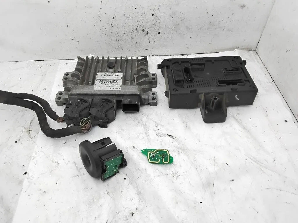 KIT CENTRALINA MOTORE con codice 28321424 237101989R 237101990R da RENAULT Clio Serie K9K770 diesel 1461 (08>15)